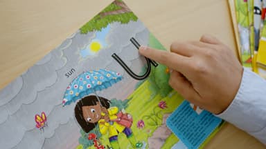 Finger Phonics.00 00 17 13.still039